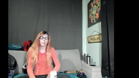 Snapshot of roxihazeleyes chatting on 10-17-25, 06:21 roxihazeleyes online show from 10-17-25, 06:21