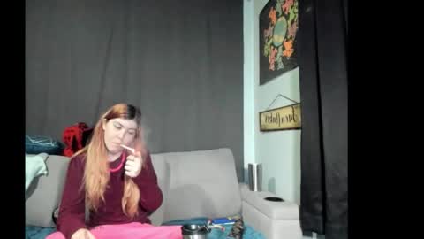 Snapshot of roxihazeleyes chatting on 10-19-25, 02:01 roxihazeleyes online show from 10-19-25, 02:01