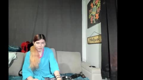 Snapshot of roxihazeleyes chatting on 10-19-25, 07:14 roxihazeleyes online show from 10-19-25, 07:14