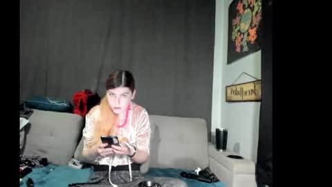 Snapshot of roxihazeleyes chatting on 10-20-25, 05:35 roxihazeleyes online show from 10-20-25, 05:35