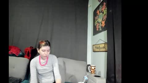 Snapshot of roxihazeleyes chatting on 10-21-25, 05:35 roxihazeleyes online show from 10-21-25, 05:35