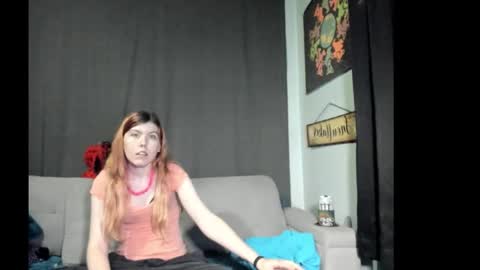 Snapshot of roxihazeleyes chatting on 10-24-25, 07:05 roxihazeleyes online show from 10-24-25, 07:05