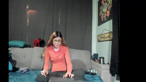 Snapshot of roxihazeleyes chatting on 10-26-25, 09:31 roxihazeleyes online show from 10-26-25, 09:31