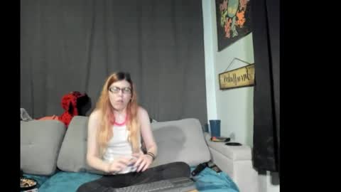 Snapshot of roxihazeleyes chatting on 10-27-25, 01:15 roxihazeleyes online show from 10-27-25, 01:15