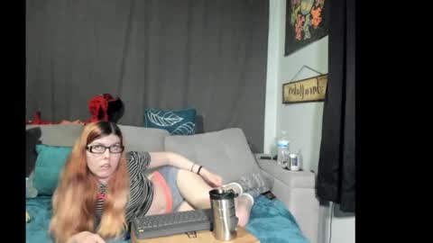 Snapshot of roxihazeleyes chatting on 10-29-25, 02:14 roxihazeleyes online show from 10-29-25, 02:14