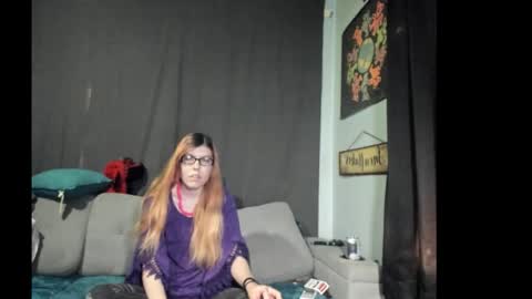 Snapshot of roxihazeleyes chatting on 10-29-25, 07:59 roxihazeleyes online show from 10-29-25, 07:59