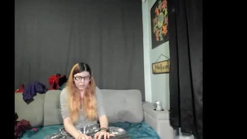 Snapshot of roxihazeleyes chatting on 11-07-25, 06:57 roxihazeleyes online show from 11-07-25, 06:57