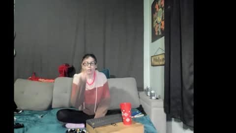 Snapshot of roxihazeleyes chatting on 11-14-25, 01:37 roxihazeleyes online show from 11-14-25, 01:37