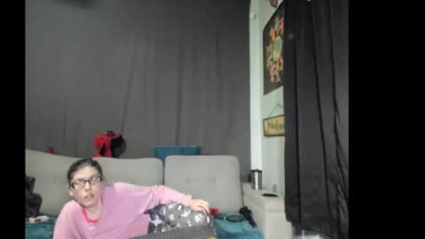 Snapshot of roxihazeleyes chatting on 11-15-25, 01:07 roxihazeleyes online show from 11-15-25, 01:07