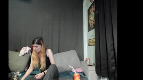 Snapshot of roxihazeleyes chatting on 11-17-25, 11:10 roxihazeleyes online show from 11-17-25, 11:10