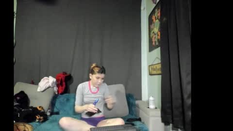 Snapshot of roxihazeleyes chatting on 11-20-25, 01:06 roxihazeleyes online show from 11-20-25, 01:06