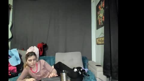 Snapshot of roxihazeleyes chatting on 11-20-25, 11:15 roxihazeleyes online show from 11-20-25, 11:15