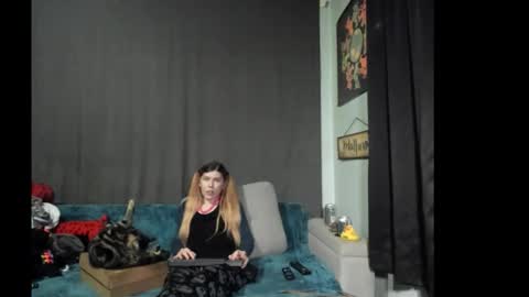 Snapshot of roxihazeleyes chatting on 11-26-25, 03:07 roxihazeleyes online show from 11-26-25, 03:07