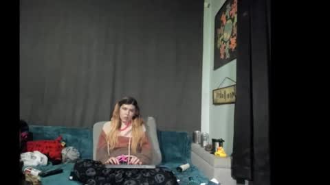 Snapshot of roxihazeleyes chatting on 11-27-25, 10:17 roxihazeleyes online show from 11-27-25, 10:17