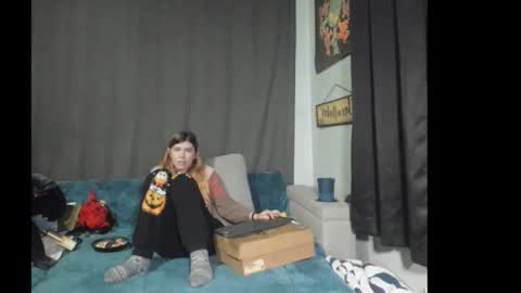 Snapshot of roxihazeleyes chatting on 12-04-25, 01:48 roxihazeleyes online show from 12-04-25, 01:48