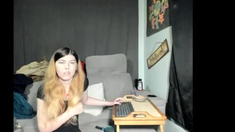 roxihazeleyes online show from 05-26-26, 02:07