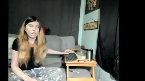 roxihazeleyes online show from 06-01-26, 04:36