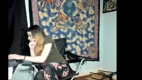 Snapshot of roxihazeleyes chatting on 07-14-26, 02:05 roxihazeleyes online show from 07-14-26, 02:05