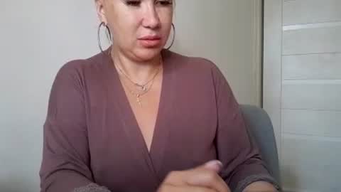 Snapshot of roxolanaa_sexy chatting on 07-28-26, 11:17 ROXOLANAA SEXY online show from 07-28-26, 11:17