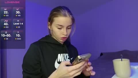 Snapshot of roxxxie_reid chatting on 02-25-25, 06:53 Roxieex ABBY online show from 02-25-25, 06:53