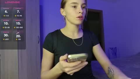 Snapshot of roxxxie_reid chatting on 02-25-25, 09:57 Roxieex ABBY online show from 02-25-25, 09:57