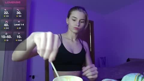 Snapshot of roxxxie_reid chatting on 02-27-25, 11:37 Roxieex ABBY online show from 02-27-25, 11:37