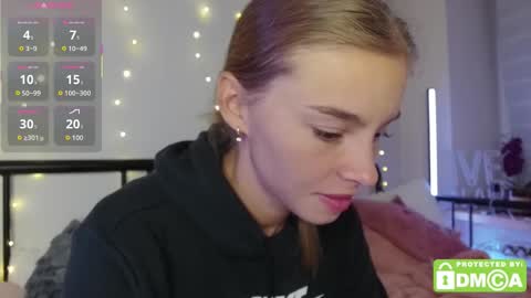 Snapshot of roxxxie_reid chatting on 09-23-25, 09:40 Roxieex ABBY online show from 09-23-25, 09:40