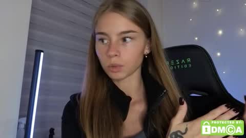 Snapshot of roxxxie_reid chatting on 10-25-25, 11:10 Roxieex ABBY online show from 10-25-25, 11:10