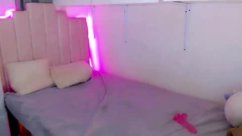 Snapshot of roxxy_blossom chatting on 01-06-26, 06:06 roxxy_blossom online show from 01-06-26, 06:06