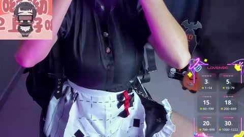 Snapshot of roxy_clark chatting on 10-31-25, 09:10 Annah online show from 10-31-25, 09:10