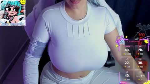 Snapshot of roxy_clark chatting on 11-01-25, 09:00 Annah online show from 11-01-25, 09:00