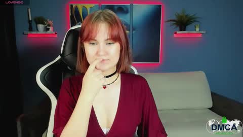 Snapshot of roxy_foxi chatting on 09-19-25, 08:05 Roxy fiery online show from 09-19-25, 08:05