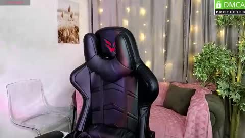 Snapshot of roxy_foxi chatting on 11-24-25, 01:05 Roxy fiery online show from 11-24-25, 01:05