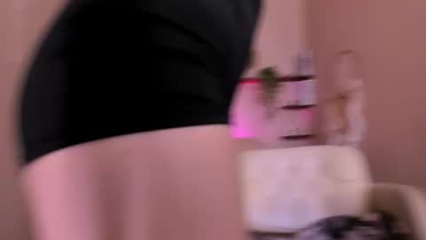 Snapshot of roxy_kisss chatting on 03-05-26, 08:32 Roxy online show from 03-05-26, 08:32