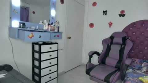 Snapshot of roxy_lu_07 chatting on 06-21-26, 01:52 Roxy online show from 06-21-26, 01:52