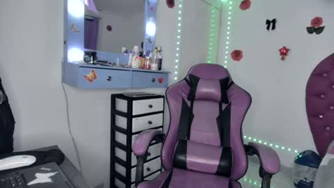 Snapshot of roxy_lu_07 chatting on 07-20-26, 10:39 Roxy online show from 07-20-26, 10:39