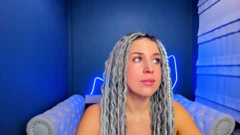 Snapshot of roxy_mars chatting on 12-18-25, 01:44 Roxy online show from 12-18-25, 01:44