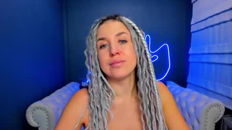 Snapshot of roxy_mars chatting on 12-19-25, 01:23 Roxy online show from 12-19-25, 01:23