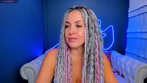 Roxy online show from 03-18-26, 01:20