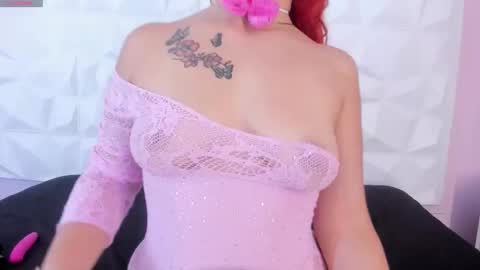 Snapshot of roxy_medina chatting on 10-15-25, 02:11 Roxy online show from 10-15-25, 02:11