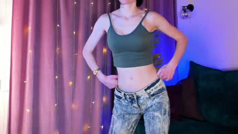 Snapshot of roxy_riot_ chatting on 02-07-25, 04:27 roxy_riot_ online show from 02-07-25, 04:27