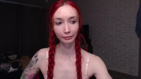 Snapshot of roxy_silver chatting on 05-16-26, 01:35 Roxy online show from 05-16-26, 01:35