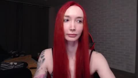 Snapshot of roxy_silver chatting on 05-21-26, 07:54 Roxy online show from 05-21-26, 07:54