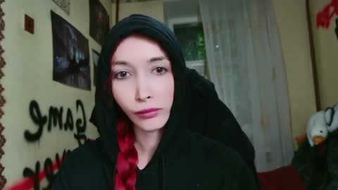 Snapshot of roxy_silver chatting on 06-03-26, 02:33 Roxy online show from 06-03-26, 02:33
