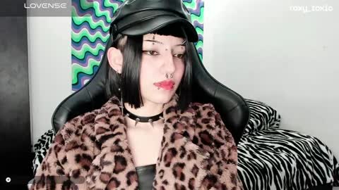 Roxy Independient model Help me to reach 50 thumbs up online show from 01-29-25, 02:30