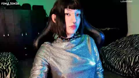 Roxy Independient model Help me to reach 50 thumbs up online show from 11-11-25, 01:16