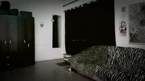 Roxy Independient model Help me to reach 50 thumbs up online show from 04-09-26, 12:43