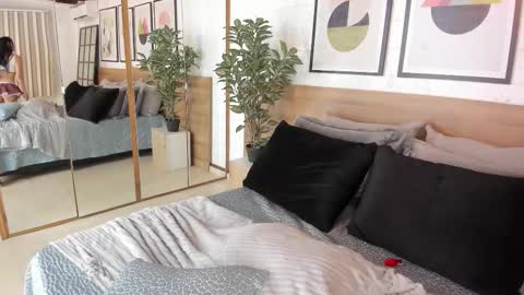    online show from 11-03-25, 08:10