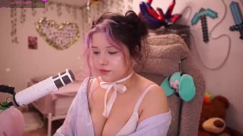 Snapshot of roxysuh chatting on 11-23-25, 07:30 roxysuh online show from 11-23-25, 07:30