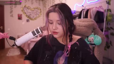 Snapshot of roxysuh chatting on 12-14-25, 07:03 roxysuh online show from 12-14-25, 07:03